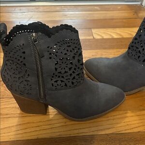 Elegant Women's Ankle Boots - Blue